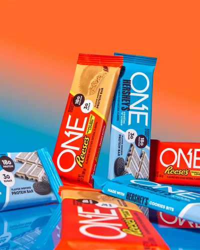 Vista 5 de Barras de proteína ONE, sabor a galletas Hershey's Cookies 'n' Creme, libres de gluten con 18 g de proteína y 3 g de azúcar, artículos básicos