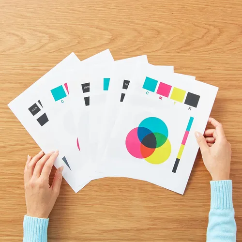 Vista 7 de Amazon Basics - Papel para impresora multiusos, 20 libras, 8.5 x 11 pulgadas, 1 resma (500 hojas), blanco, luminosidad 92 GE
