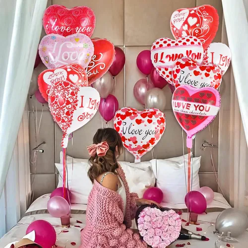 Vista 4 de Globos de San Valentín de corazón rojo, 16 globos de aluminio con texto en inglés "I Love You", globos Myalr para San Valentín, noche