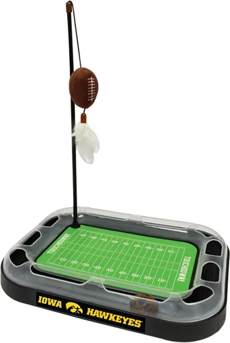 Vista 11 de Pets First NCAA Alabama Crimson Tide Football Field - Juguete rascador para gatos con peluche relleno de hierba gatera y juguete de plumas, con bola