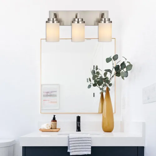Vista 2 de TODOLUZ Lámpara de baño de 3 luces con pantallas de vidrio blanco ópalo, iluminación moderna de baño sobre espejo de níquel cepillado para cocina