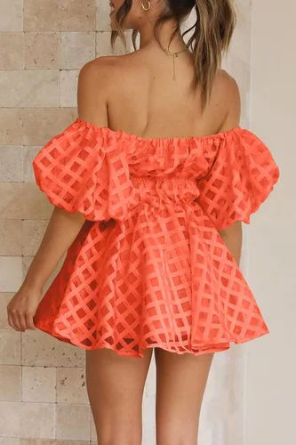 Vista 3 de PRETTYGARDEN Vestido babydoll con hombros descubiertos para mujer, manga corta abombada, casual, acampanado, con volantes, vestidos de verano