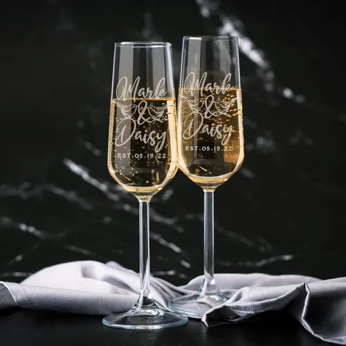 Vista 4 de Copas de champán personalizadas para boda, copas de brindis Love Birds para novia y novio, juego de 2