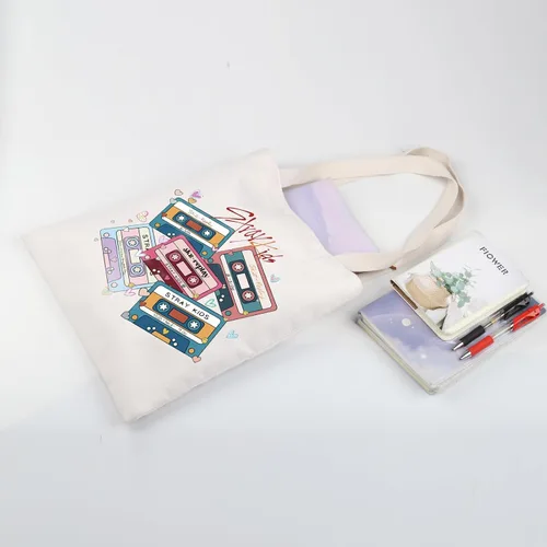 Vista 2 de UJIMS SKZ - Bolsa de lona para fanáticos del álbum SKZ, regalo para grupos K-POP, Bolso tote de personajes Skz