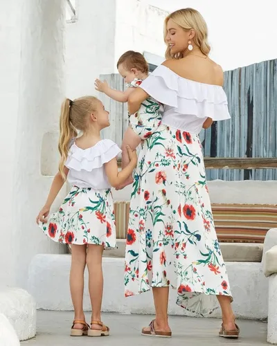 Vista 4 de Mommy and Me - Vestidos largos casuales con hombros descubiertos y volantes en capas con estampado floral a juego