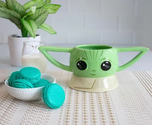 Vista 2 de STAR WARS: The Mandalorian Grogu - Taza de cerámica esculpida Taza de café grande sin BPA para expreso, cafeína, bebidas, esenciales para el hogar