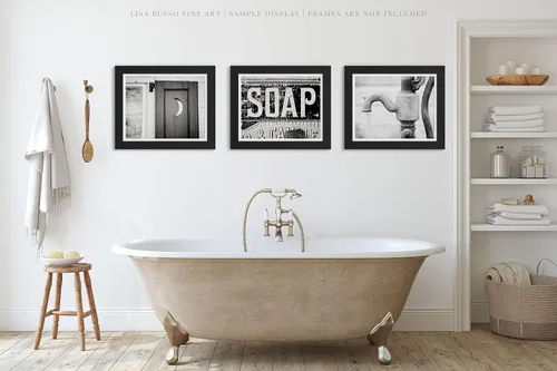 Vista 6 de LISA RUSSO FINE ART - Juego de 3 pinturas artísticas de pared de baño en blanco y negro de 5 x 7 pulgadas sin marco con tapetes blancos de 8 x 10