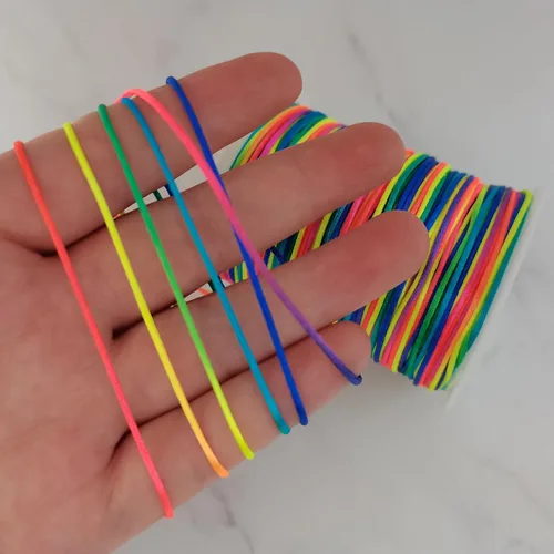 Vista 2 de Cuerda de nailon arcoíris de 328 pies para trenzas de cabello, trenzas de 0.059 pulgadas, hilo de satén para abalorios, pulseras, collares, joyería