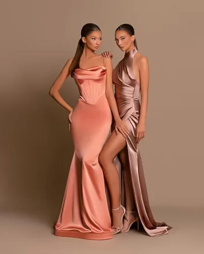 Vista 4 de Mkojaa Vestidos de dama de honor con cuello halter, vestidos de noche largos fruncidos y divididos