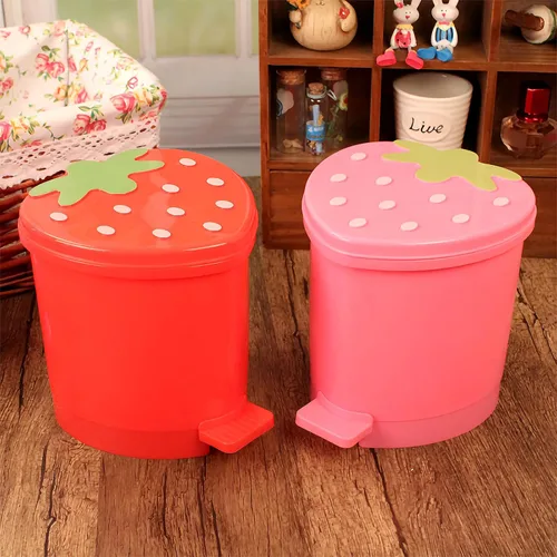 Vista 6 de Bote de Basura de Fresa, Bote de Basura de Plástico Lindo de 1 Galón para Escritorio Kawaii Pequeño Bote de Basura de Fresa para Dormitorio con 2