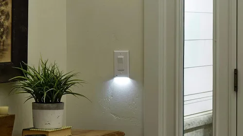 Vista 4 de Paquete de 3 - SnapPower SwitchLight - Luz Nocturna LED - para Interruptores de Un Solo Polo - Placa de Interruptor con Luces Nocturnas LED