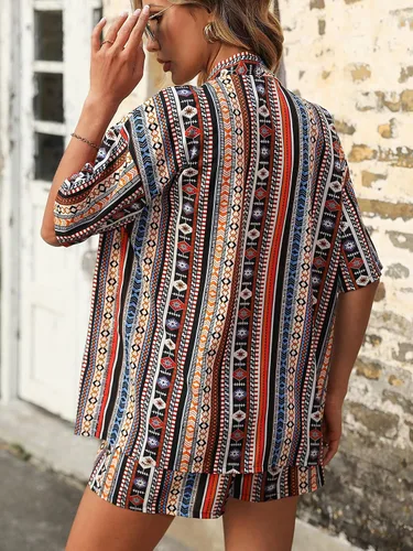 Vista 2 de GORGLITTER Conjunto de 2 piezas para mujer, camisa y pantalones cortos con estampado geográfico