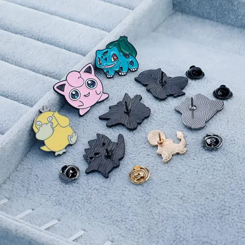 Vista 5 de 8 pines de anime esmaltados para mochilas ropa regalo