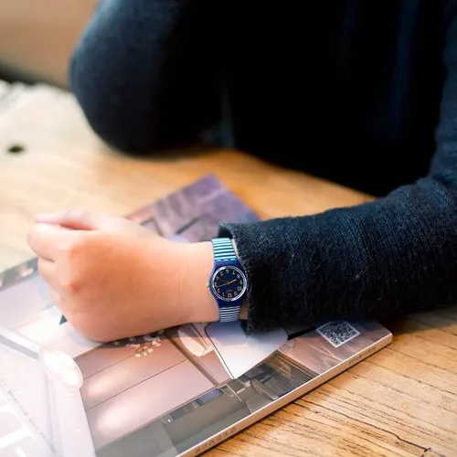 Vista 5 de Swatch Reloj unisex ORA D'ARIA (Modelo LN153), Azul, Movimiento de cuarzo