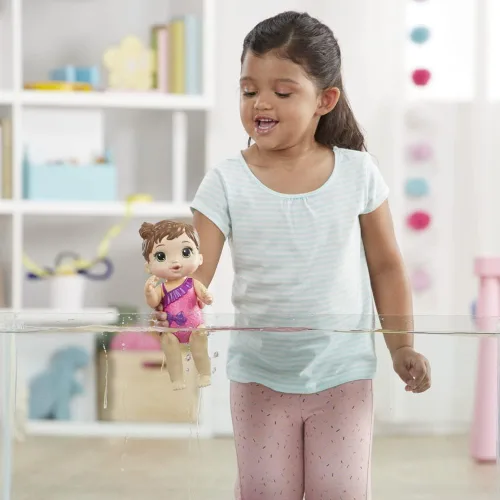Vista 8 de Baby Alive Splash'n Snuggle Baby - Muñeca de pelo castaño para juegos acuáticos, con accesorios