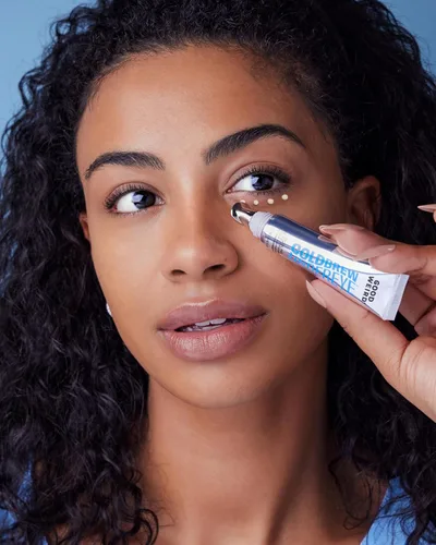 Vista 3 de GOOD WEIRD Cold Brew Undereye - Crema de suero vegano con cafeína para debajo de los ojos para ojeras y arrugas, para hombres y mujeres, brillo