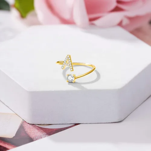 Vista 5 de Haoze Anillo de letra inicial para mujeres y niñas, anillos apilables dorados del alfabeto con inicial de cristal ajustable incrustada inicial