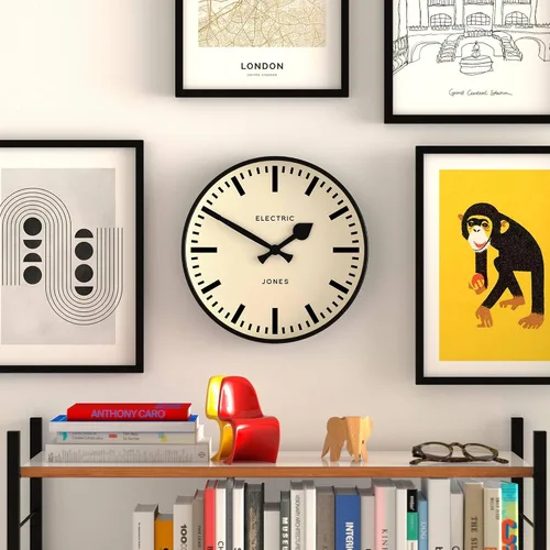 Vista 2 de JONES CLOCKS® Reloj de pared Tiger Reloj moderno de estación redonda 12 pulgadas Negro Aspecto de diseñador genial para cocina, sala
