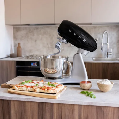 Vista 2 de SMEG SMF04 - Batidora de pie Classico de 5 cuartos con arranque suave y mezcla constante, motor de 600 W, 10 velocidades, cuenco de acero inoxidable