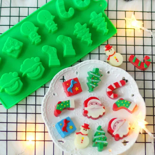 Vista 3 de YuCool Paquete de 3 moldes de silicona de Navidad para chocolate y caramelos, pequeños moldes de silicona para hornear – rojo, verde, rosa