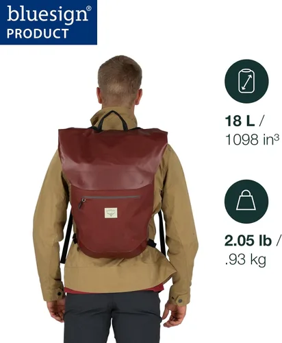 Vista 2 de Osprey Arcane Roll Top 18L Mochila impermeable para portátil, color rojo bellota