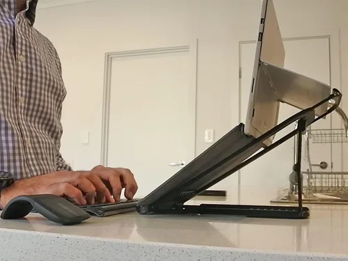 Vista 6 de Soporte Surface PRO: levanta tu superficie con el teclado adjunto, reduce el dolor de cuello, mejora el ángulo de la cámara, portátil, ajustable