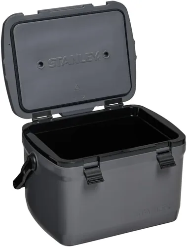 Vista 2 de Stanley Adventure Outdoor Cooler de 16 cuartos Enfriador de campamento resistente al aire libre con asa superior fácil de transportar Sin BPA