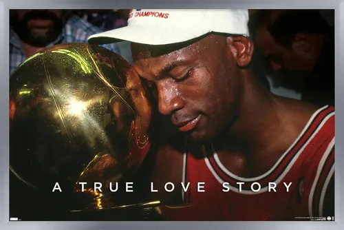 Vista 14 de Michael Jordan - Póster de pared A True Love Story, 22.4 pulgadas de largo x 14.7 pulgadas de ancho, versión enmarcada de madera de granero
