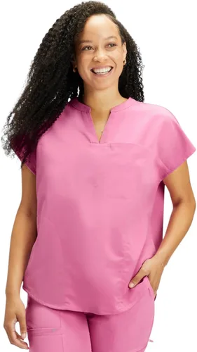 Vista 12 de Fabletics Camiseta médica Evolve de 3 bolsillos para mujer con un ajuste de gran tamaño, MotionTech, elástica en 4 direcciones, resistente a