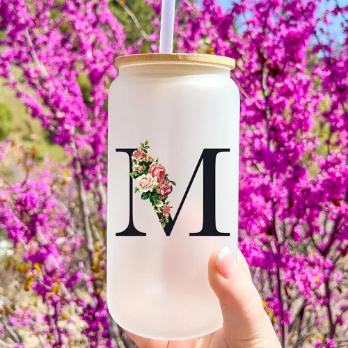 Vista 4 de Vasos de vidrio personalizados con tapas y pajitas, regalos con monograma para mujeres, vaso personalizado, bonita taza personalizada, cosas