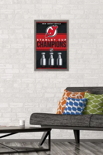 Vista 2 de Trends International NHL New Jersey Devils - Póster de pared Champions 23, 14.72 x 22.37 pulgadas, versión enmarcada de madera de granero