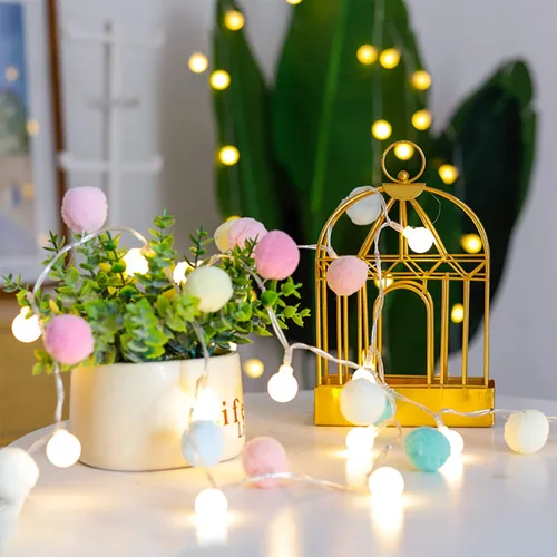 Vista 11 de ChiRee Guirnalda de luces para interiores de 6.56 pies, luces de hadas con pompones, 20 LED, funciona con pilas, luces de bola de cadena, luces