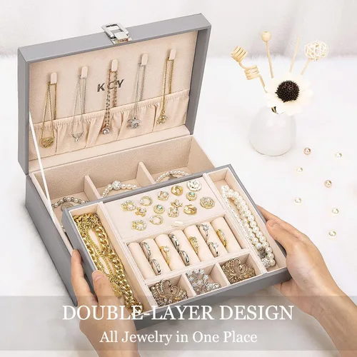 Vista 2 de KCY Organizador de joyas para mujeres y niñas estuche grande de cuero sintético con soporte de exhibición de 2 capas y bandeja extraíble para aretes