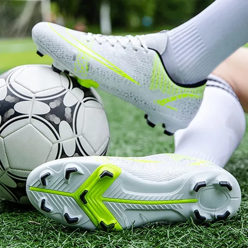 Vista 2 de WCXTY Tacos profesionales de fútbol juvenil, para entrenamiento al aire libre, tacos de fútbol para niños, cómodos y transpirables, zapatos