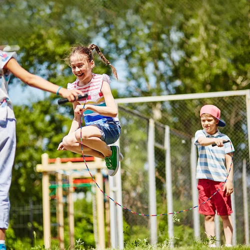 Vista 4 de Cuerda de saltar doble holandesa larga de 16 pies, 1 paquete/2 unidades, cuerda de saltar ajustable suave con cuentas para niños y adultos, lo