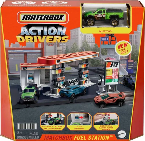 Vista 7 de Matchbox Juego de Coches de Juguete, Estación de Combustible con Conductores de Acción y Camión de Juguete a Escala 1:64, Mangueras de Gas Movibles