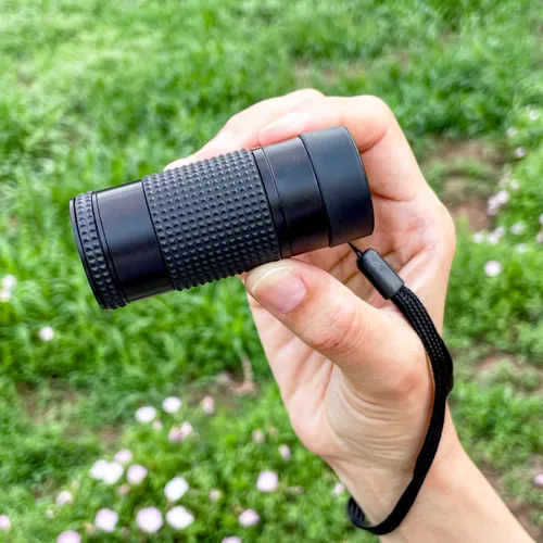 Vista 2 de Monocular de primer plano diseñado para usuarios de baja visión que tienen discapacidad visual. Monoculares de aumento de tamaño mini para visión a