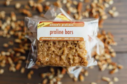 Vista 3 de Eileen's Pralines Paquete de 5 barras de praliné, caja de regalo roja