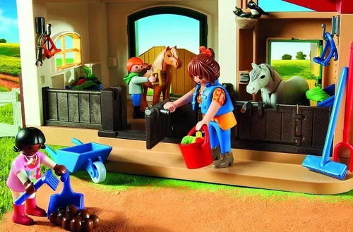 Vista 4 de Playmobil 6927 Country Pony Farm con 2 puestos de ponis y loft de almacenamiento