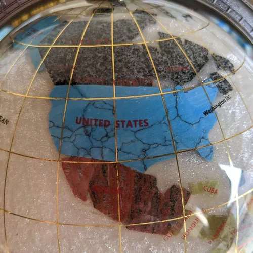 Vista 5 de Unique Art - Globo de mundo con forma de remolino de perlas puras de 10 x 6 pulgadas con trípode plateado