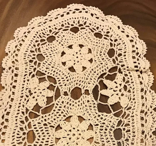 Vista 6 de Pasillos de ganchillo hechos a mano beige de algodón, tapetes de encaje ovalados para dormitorios, 12 x 20 pulgadas.