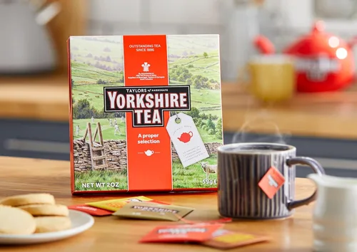 Vista 3 de Yorkshire Tea Muestras de Tés Variados, Caja de Regalo Variada, Bolsas Envueltas Individualmente, 20 Unidades (Paquete de 1), Dorado, Rojo