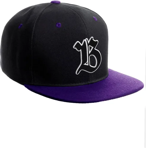 Vista 205 de Daxton Gorra clásica con visera de billete plano con letras del alfabeto inglés antiguo de la A a la Z