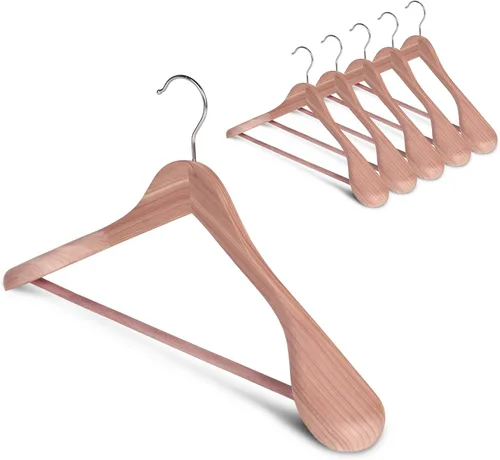 Vista 11 de StorageWorks - Paquete de 6 perchas de madera extra anchas con hombro para abrigos, camisas, chaquetas, pantalones y trajes (color nogal claro)