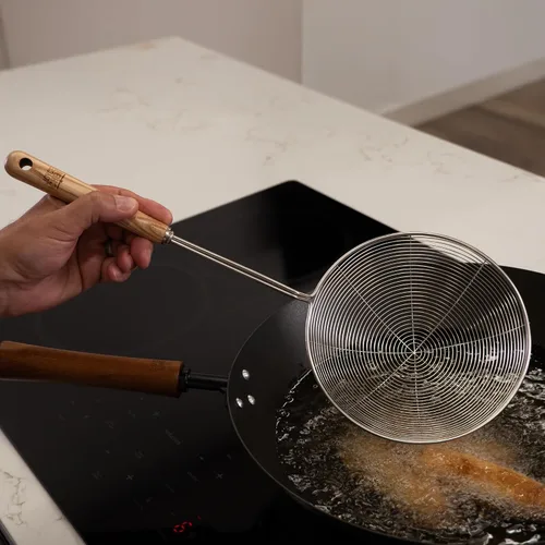 Vista 17 de Joyce Chen Kitchen Spider Strainer - Cesta de alambre de acero inoxidable de 7 pulgadas con mango de bambú resistente al calor