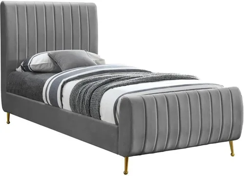 Vista 11 de Meridian Furniture Colección moderna Zara Cama tapizada de terciopelo contemporáneo con acolchonamiento de canal profundo y patas doradas a Crema
