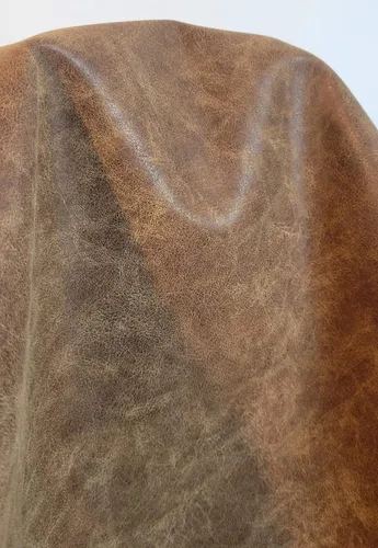 Vista 3 de NAT Leathers™ Cuero sintético sintético suave de piel sintética vegana marrón bellota (aprobado por PETA Vegano) por The Yard Piel sintética