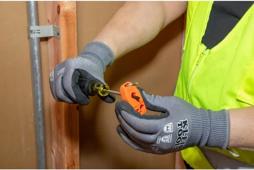 Vista 8 de Klein Tools 85808 - Juego de 8 piezas de destornilladores, fabricado en EE. UU., puntas mecanizadas de precisión, (4) Phillips, (3) ranuradas