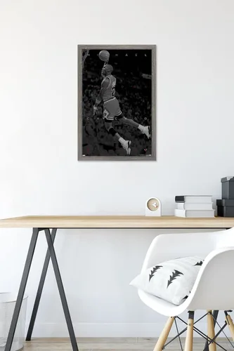 Vista 6 de Trends International Michael Jordan - Póster de pared en blanco y negro, 14.725 x 22.375 pulgadas, versión enmarcada de madera de granero