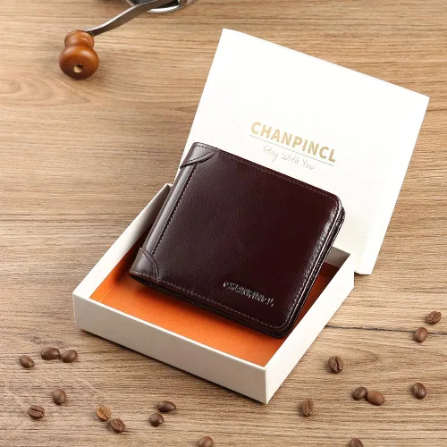 Vista 32 de Billetera de piel triple con bloqueo RFID para hombre con 2 ventanas de identificación, 2 compartimentos para efectivo, 6-8 ranuras para tarjetas